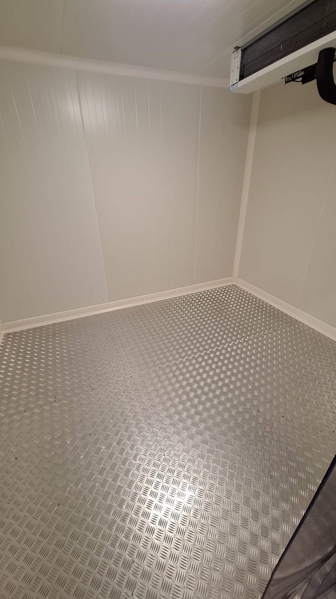 Czysta podłoga w chłodni