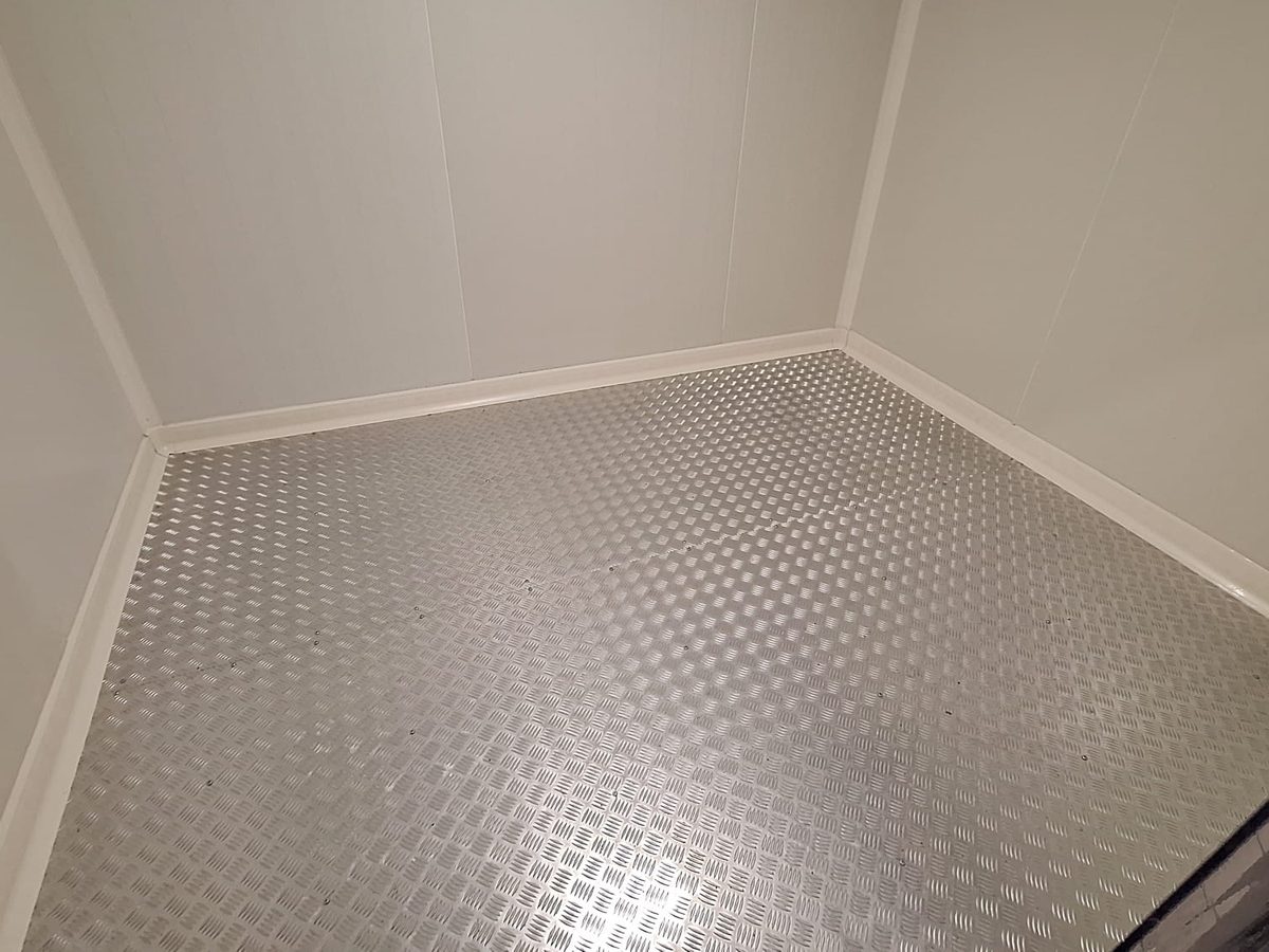 Podłoga ryflowana po sprzątaniu